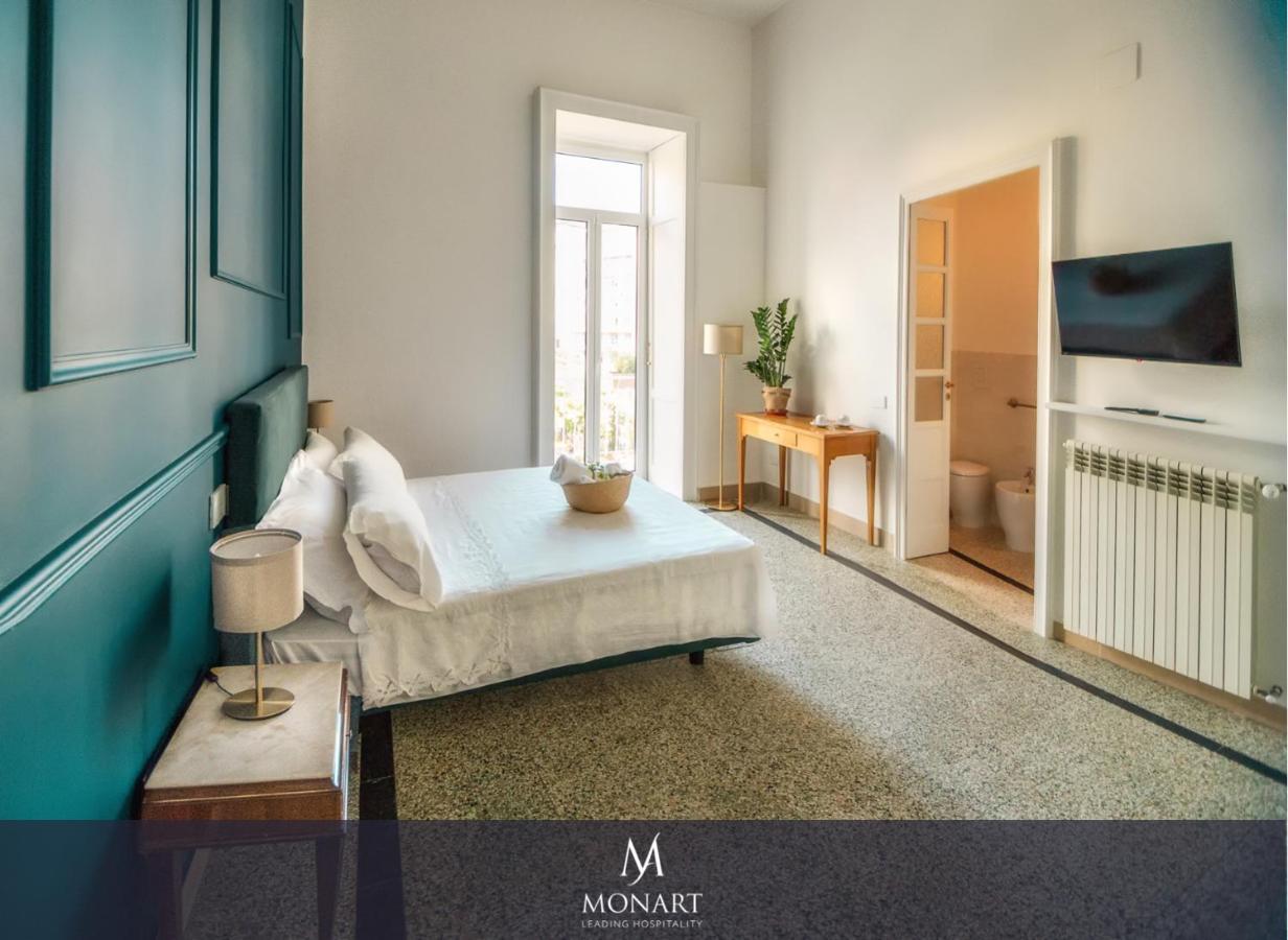 Deluxe King Room with Balcony,1053867562:JPEG